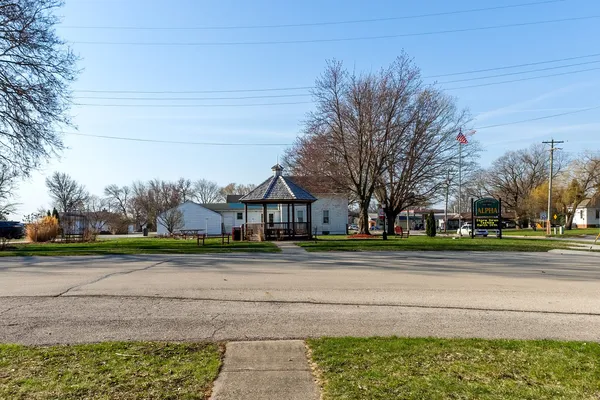 $130,000 | 101 East D Street, Alpha, IL 61413