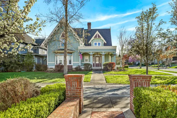 $799,900 | 100 Nunan Street, Jacksonville, OR 97530