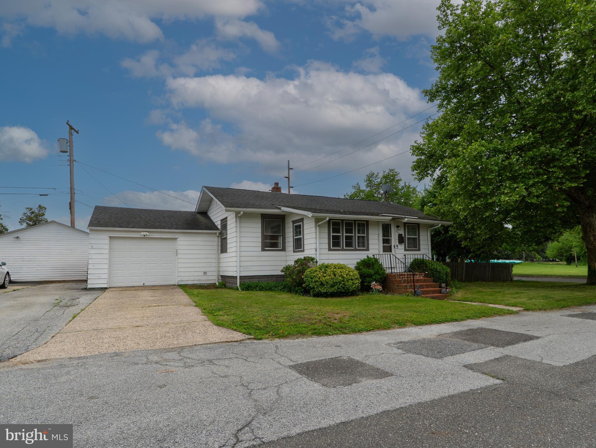 257 G Street Carneys Point, NJ 08069 - Photo 3 of 27