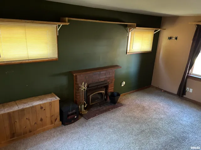 $190,000 | 3638 84th Route, Thomson, IL 61285