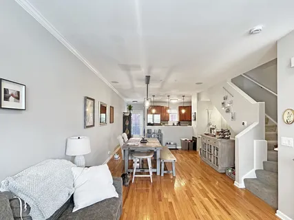 $4,200 | 517 South Boulevard, Evanston, IL 60202