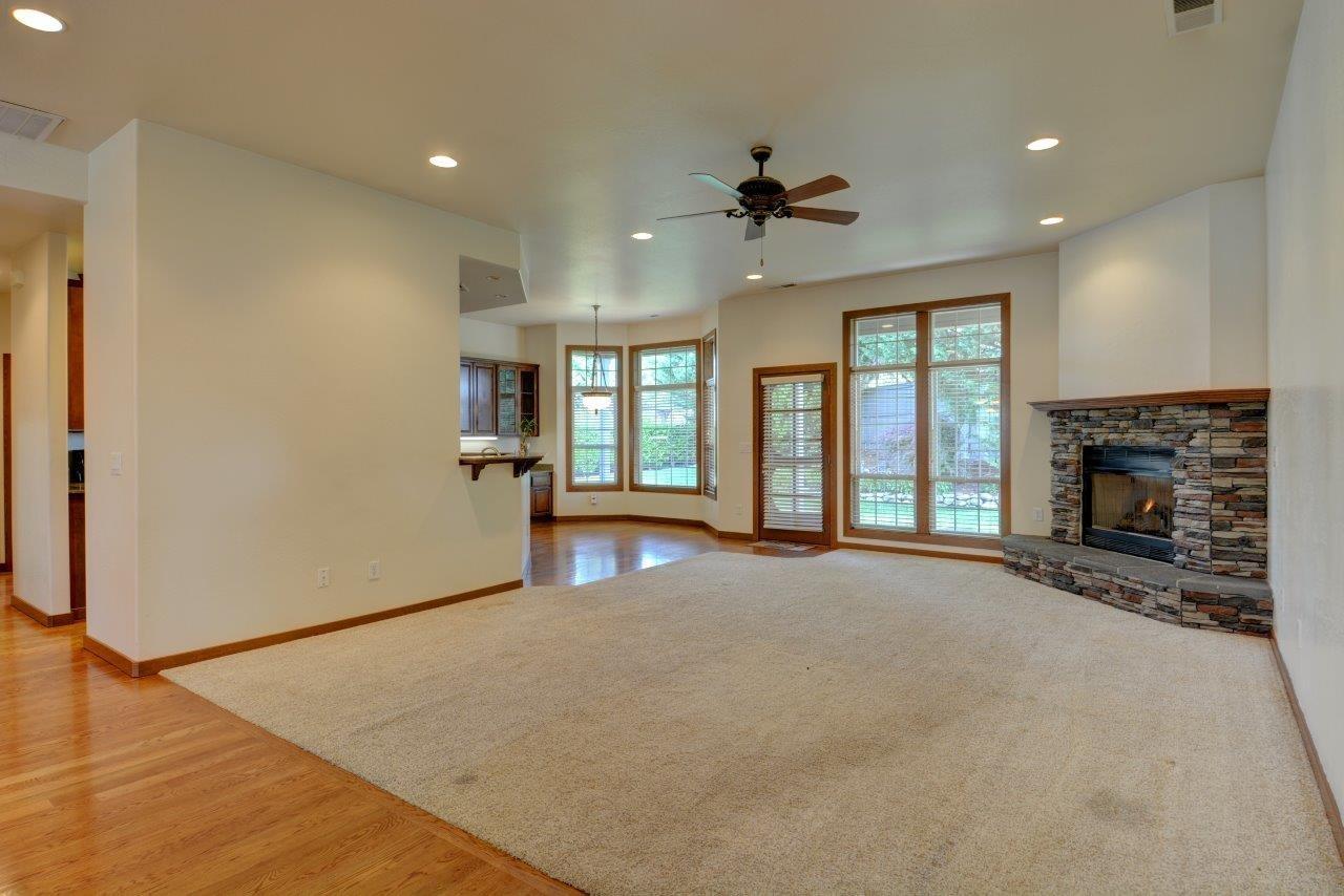 346 Ridgeway Avenue Central Point, OR 97502 - Photo 5 of 24 Additional Photo