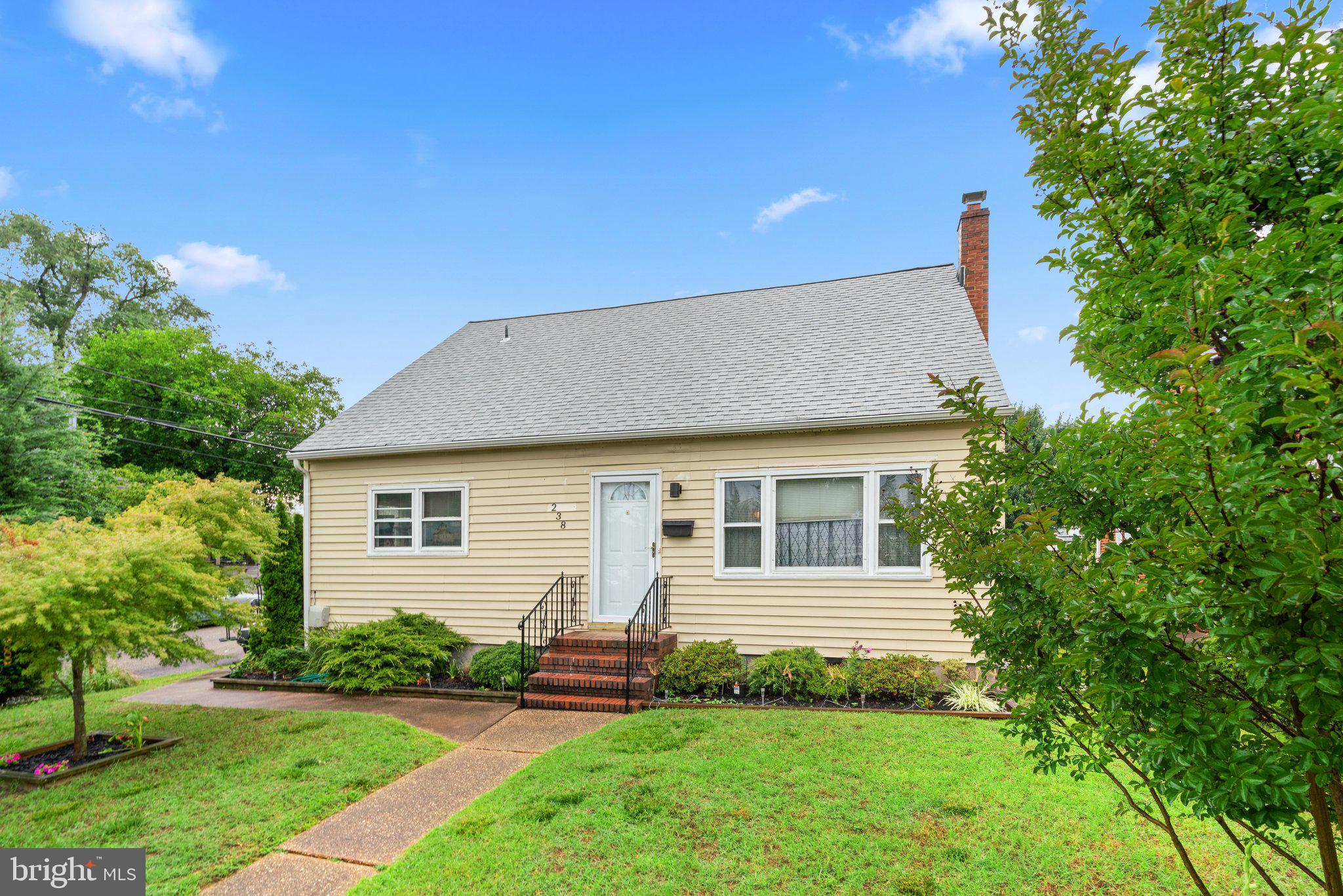 238 Carroll Road Pasadena, MD 21122 - Photo 3 of 38 Gallery Image 3