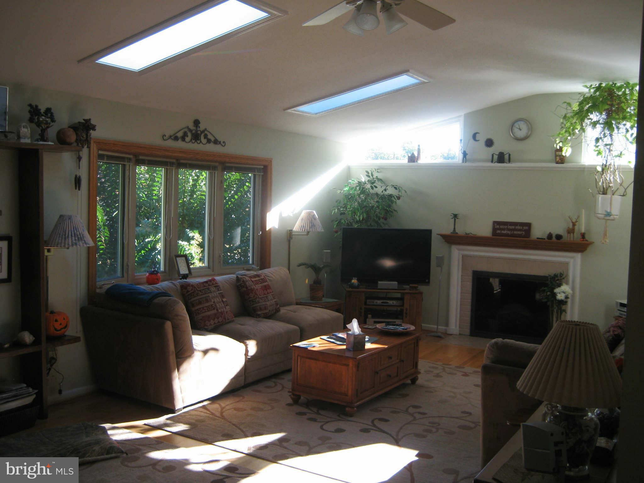 6815 Old Chesterbrook Road McLean, VA 22101 - Photo 13 of 30 Living Room