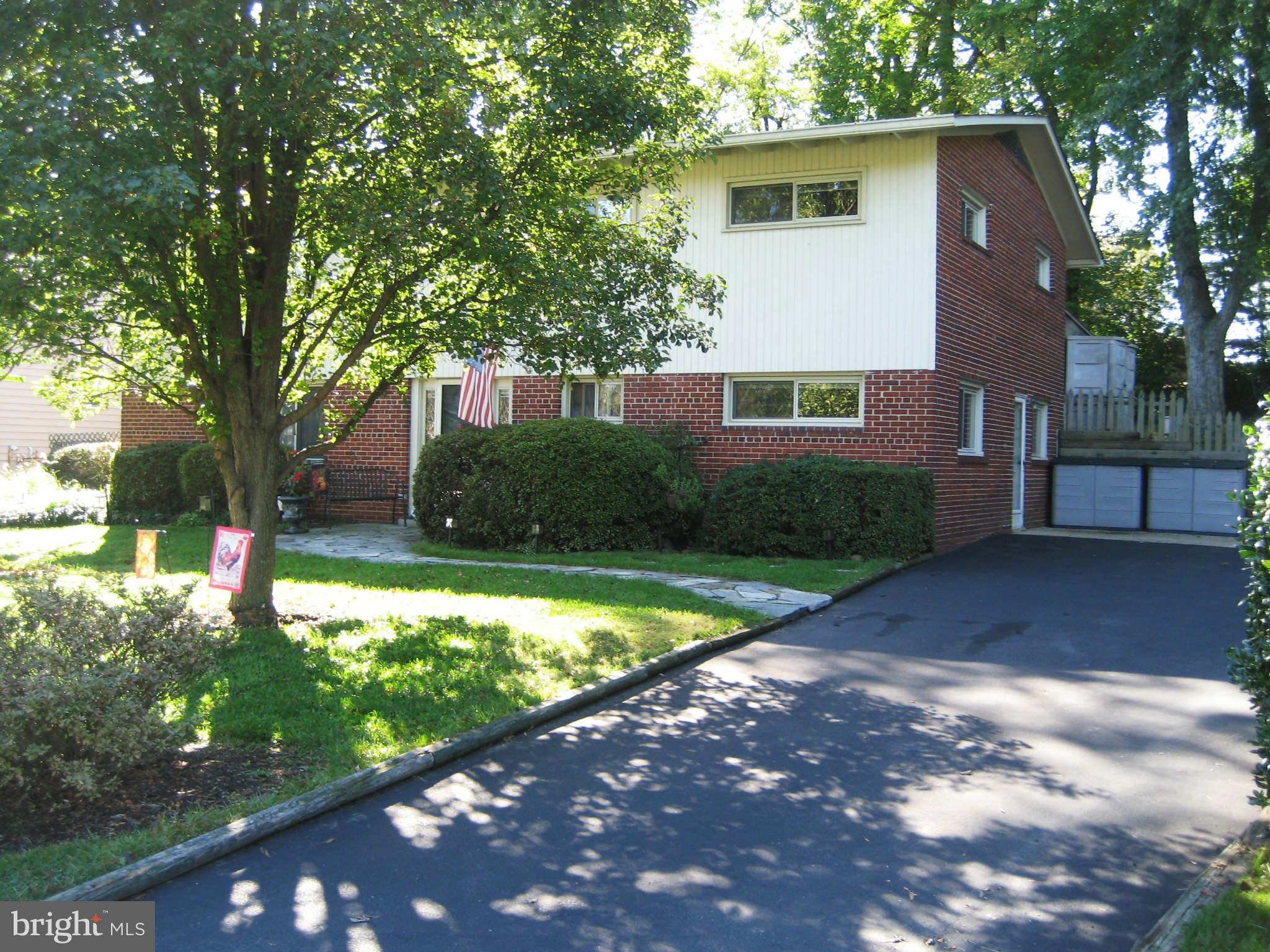 6815 Old Chesterbrook Road McLean, VA 22101 - Photo 3 of 30 Exterior (Front)