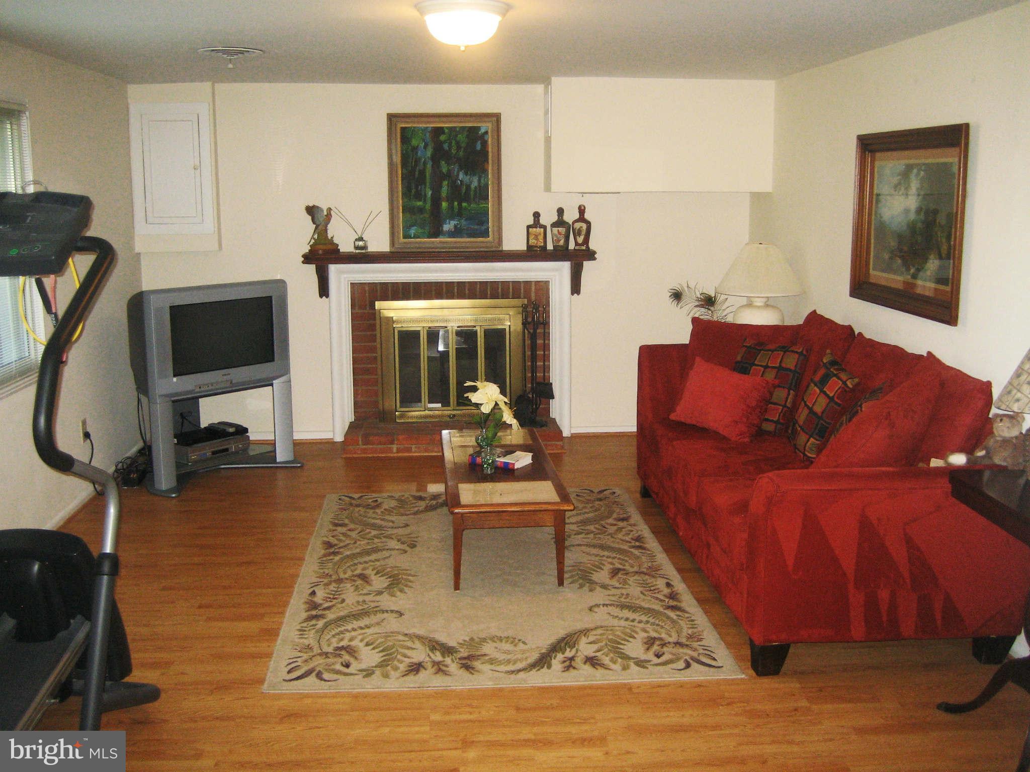 6815 Old Chesterbrook Road McLean, VA 22101 - Photo 5 of 30 Family Room