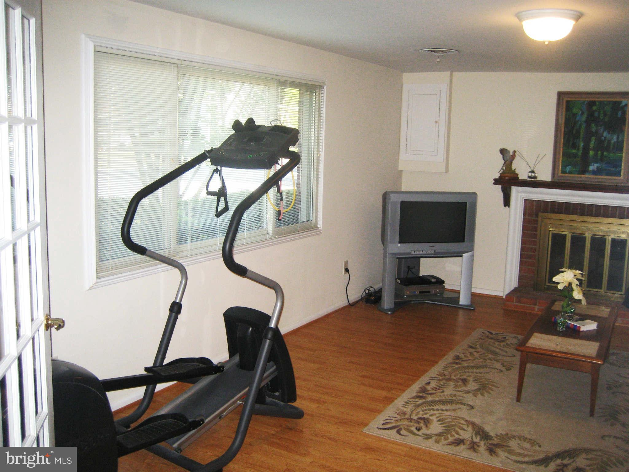 6815 Old Chesterbrook Road McLean, VA 22101 - Photo 6 of 30 Family Room