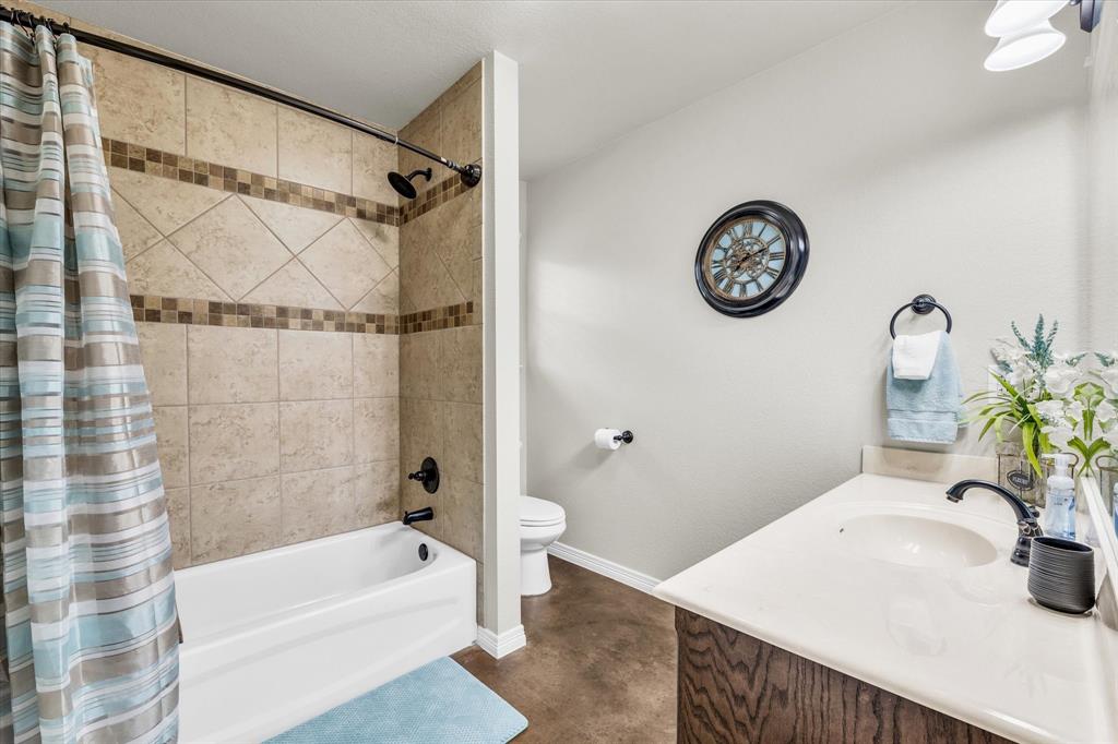 814 Springdale Circle Lorena, TX 76655 - Photo 20 of 37 Bathroom featuring a tiled shower-over-tub with decorative mosaic accents and matte black fixtures