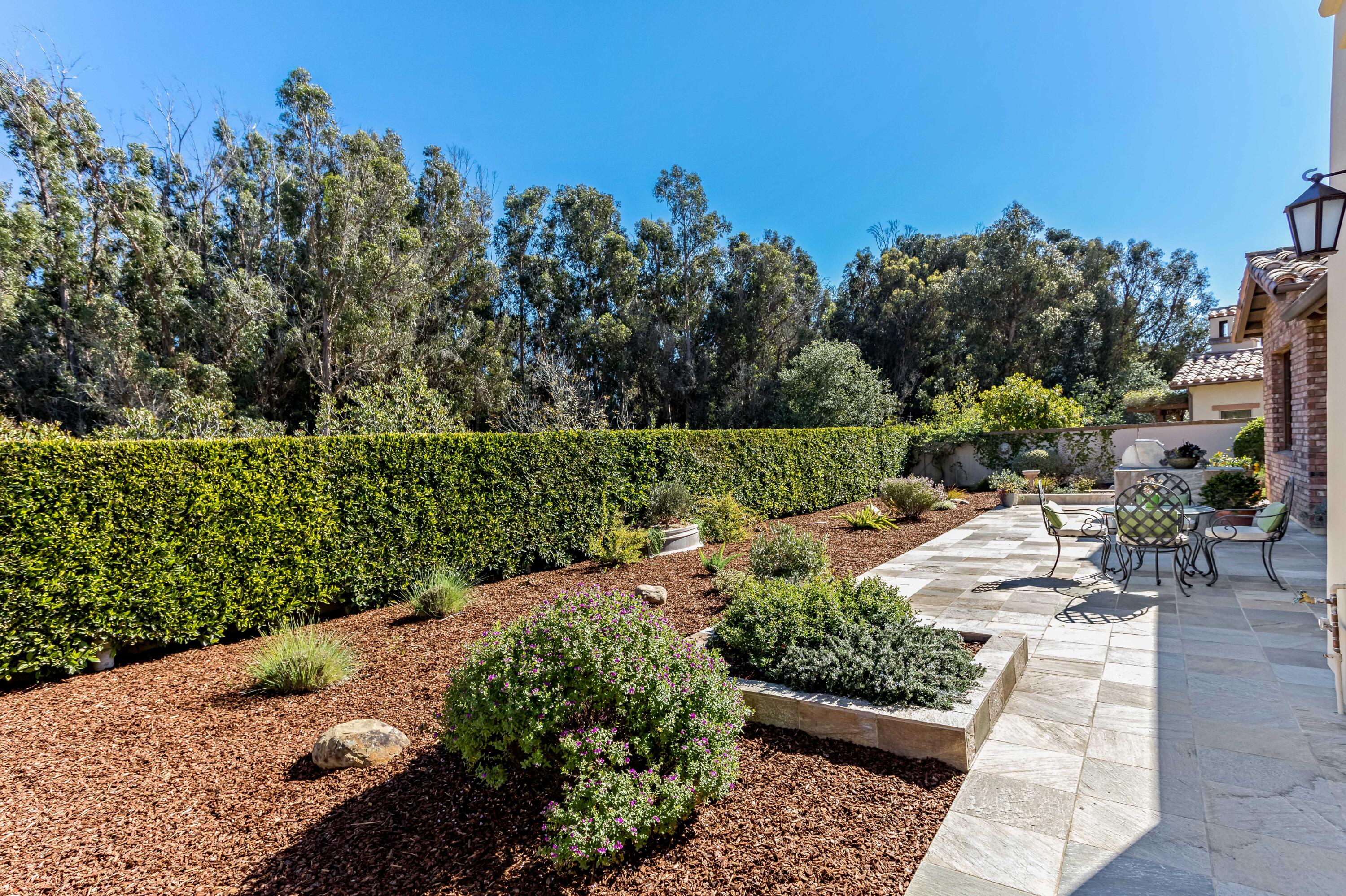7732 Kestrel Lane Goleta, CA 93117 - Photo 31 of 33 Side yard