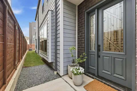 $825,000 | 1925 North Prairie Avenue, Dallas, TX 75204