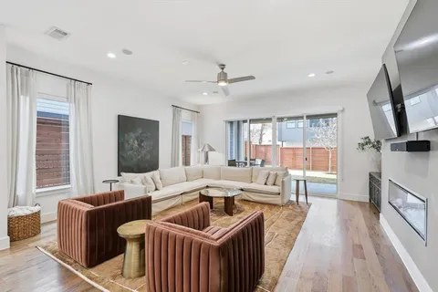 $825,000 | 1925 North Prairie Avenue, Dallas, TX 75204