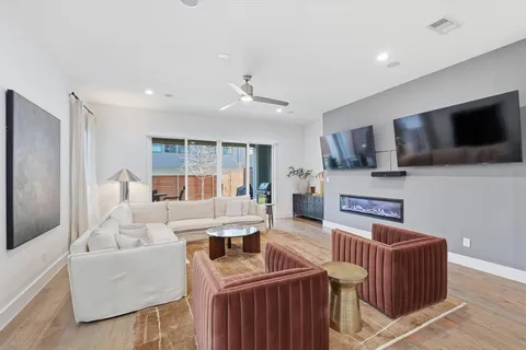 $825,000 | 1925 North Prairie Avenue, Dallas, TX 75204