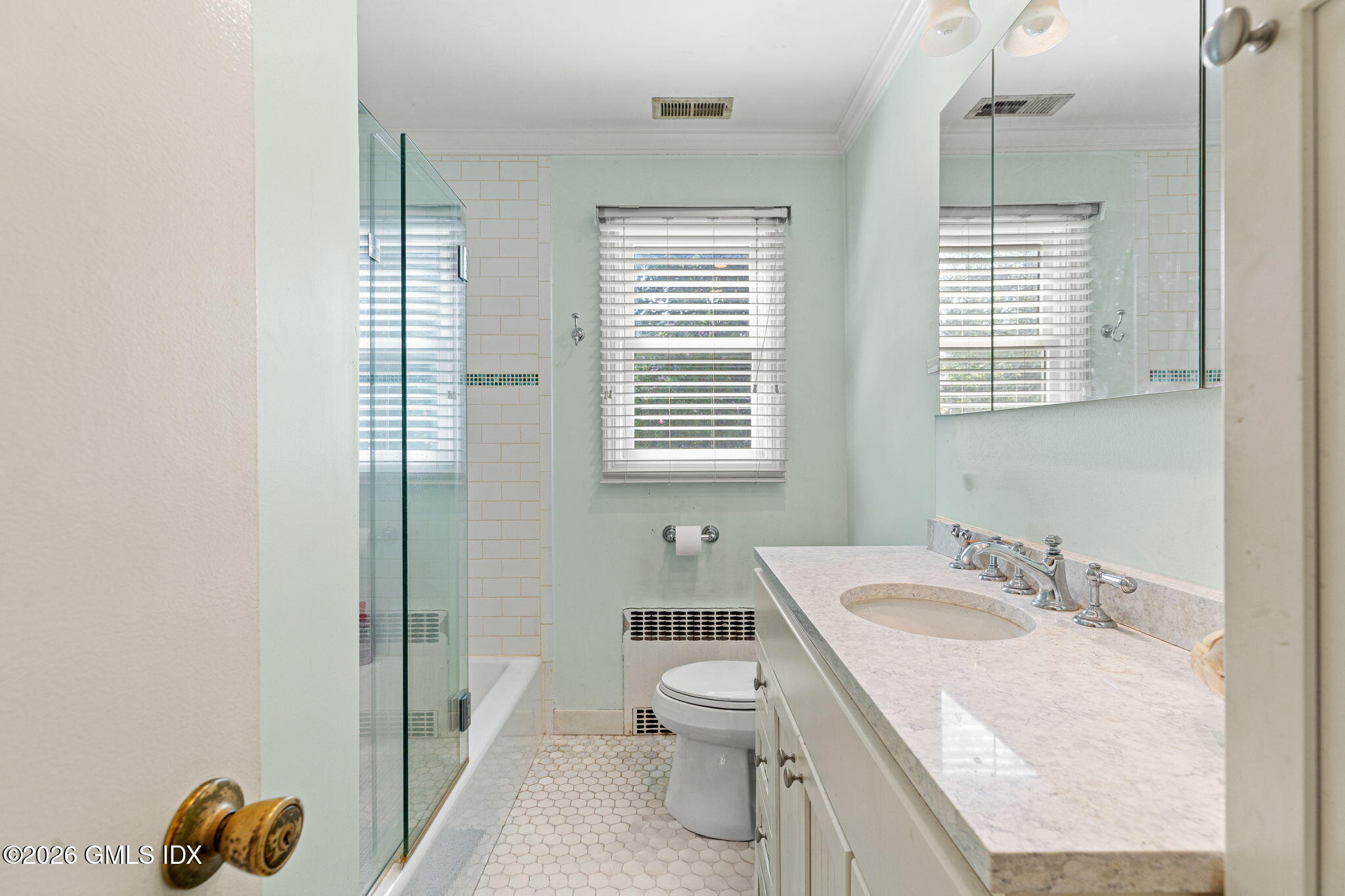 10 Homestead Road Greenwich, CT 06831 - Photo 9 of 14 Main Level Bath