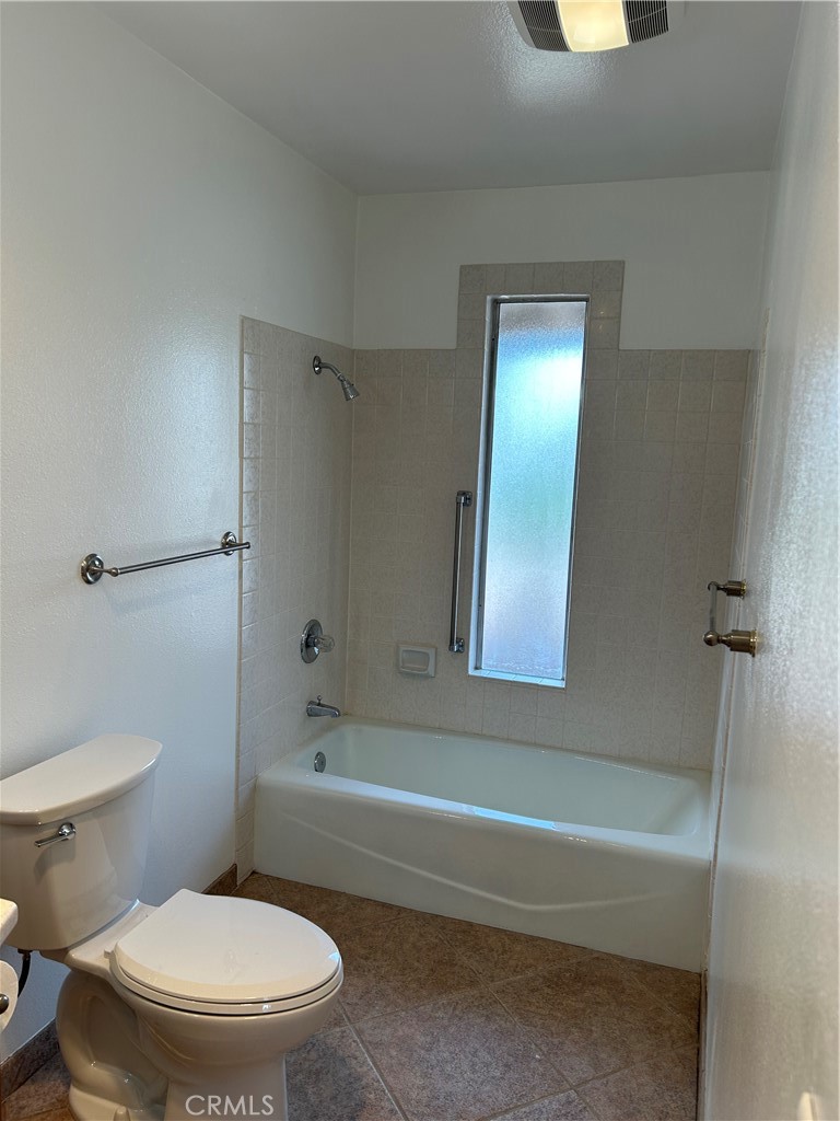 1915 Silver Oak Way Hemet, CA 92545 - Photo 15 of 17 a white toilet sitting next to a bath tub