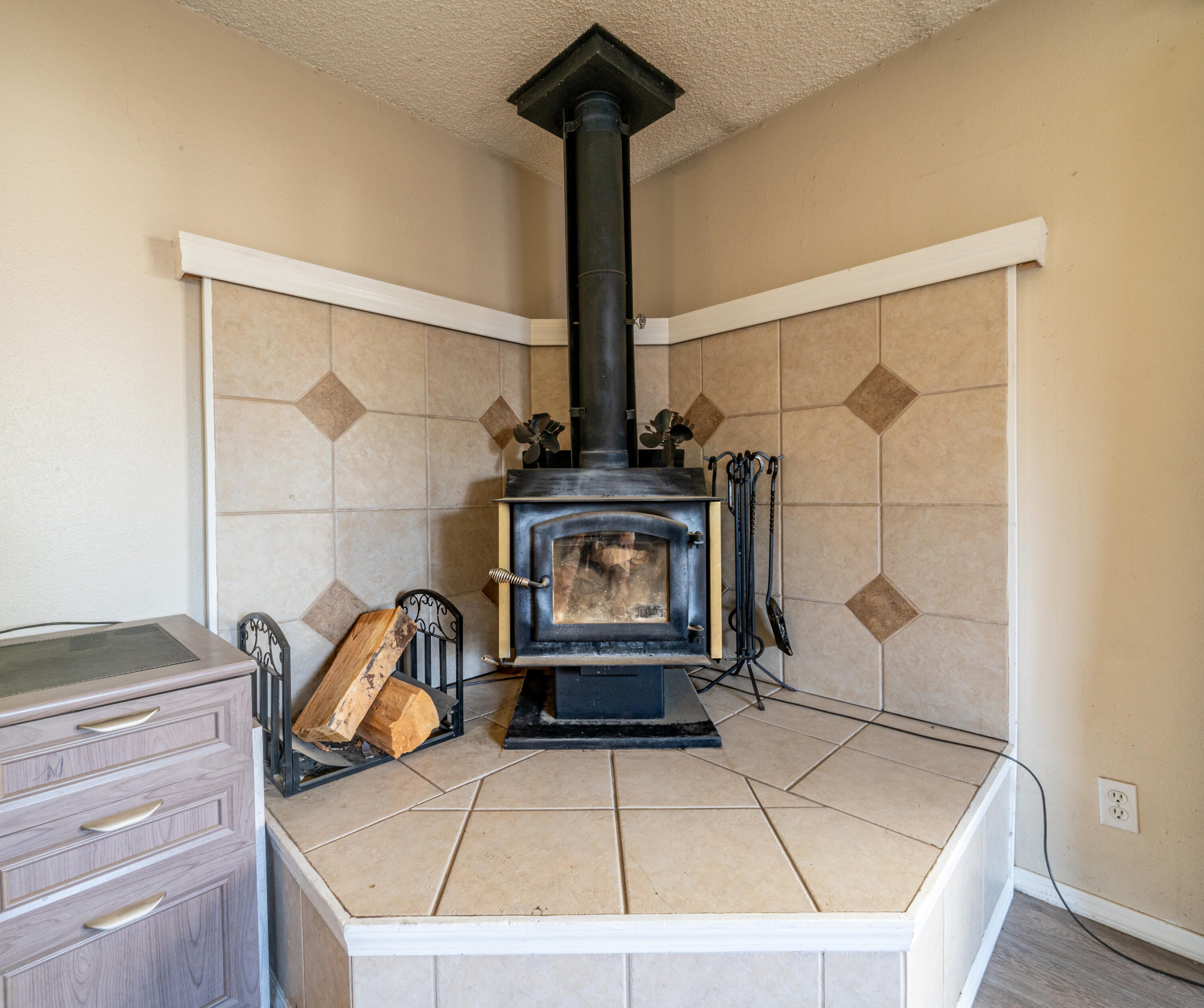 649 Southwest 33rd Street Redmond, OR 97756 - Photo 10 of 30 Fireplace