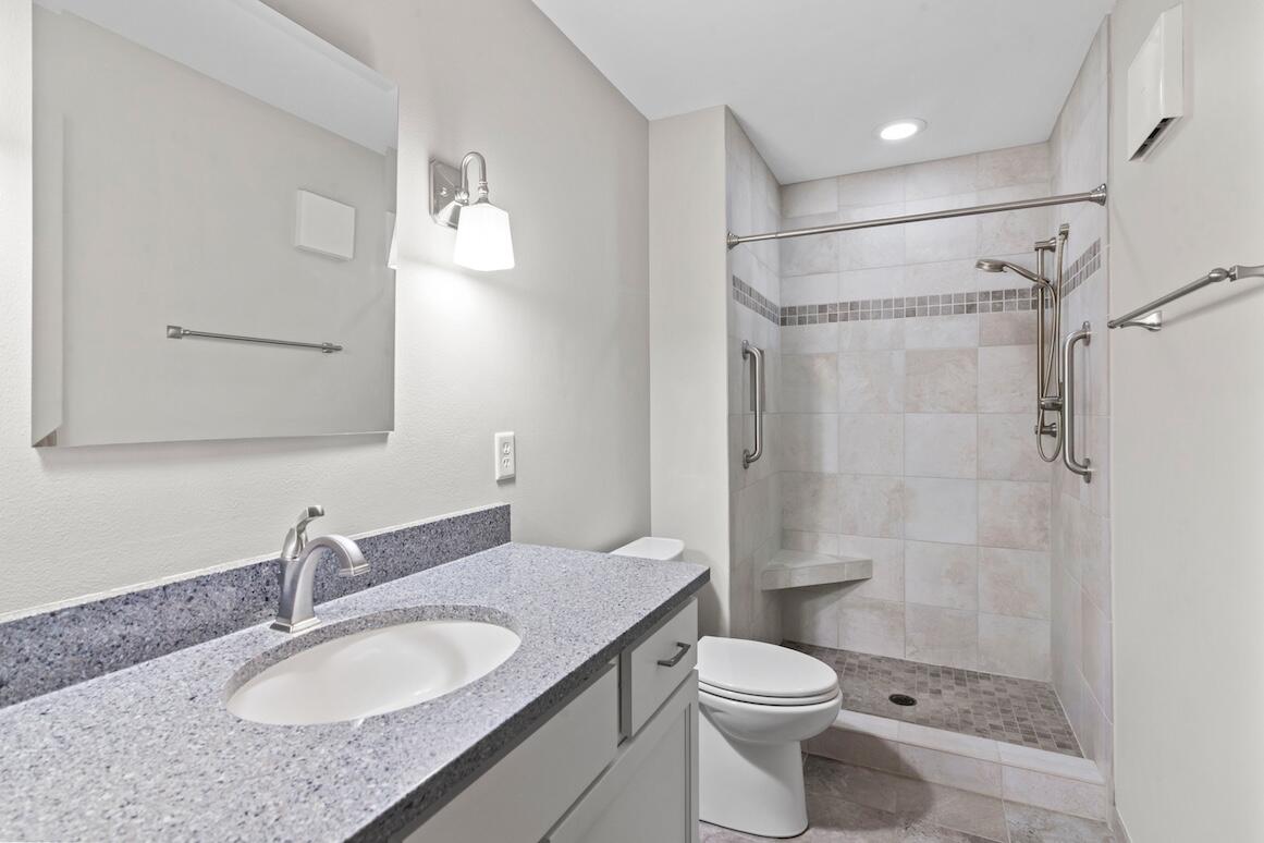 3775 Yukon Road, Unit D Brookfield, WI 53045 - Photo 23 of 32 Bathroom