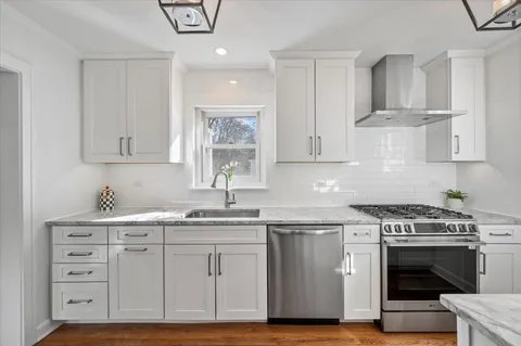 $1,150,000 | 2237 Thornwood Avenue, Wilmette, IL 60091