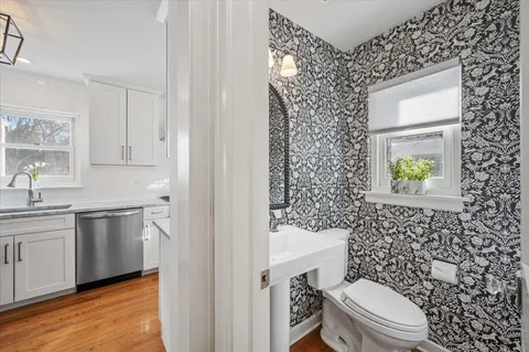 $1,150,000 | 2237 Thornwood Avenue, Wilmette, IL 60091