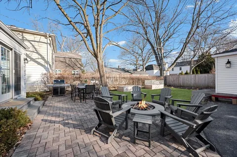 $1,150,000 | 2237 Thornwood Avenue, Wilmette, IL 60091