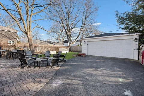 $1,150,000 | 2237 Thornwood Avenue, Wilmette, IL 60091