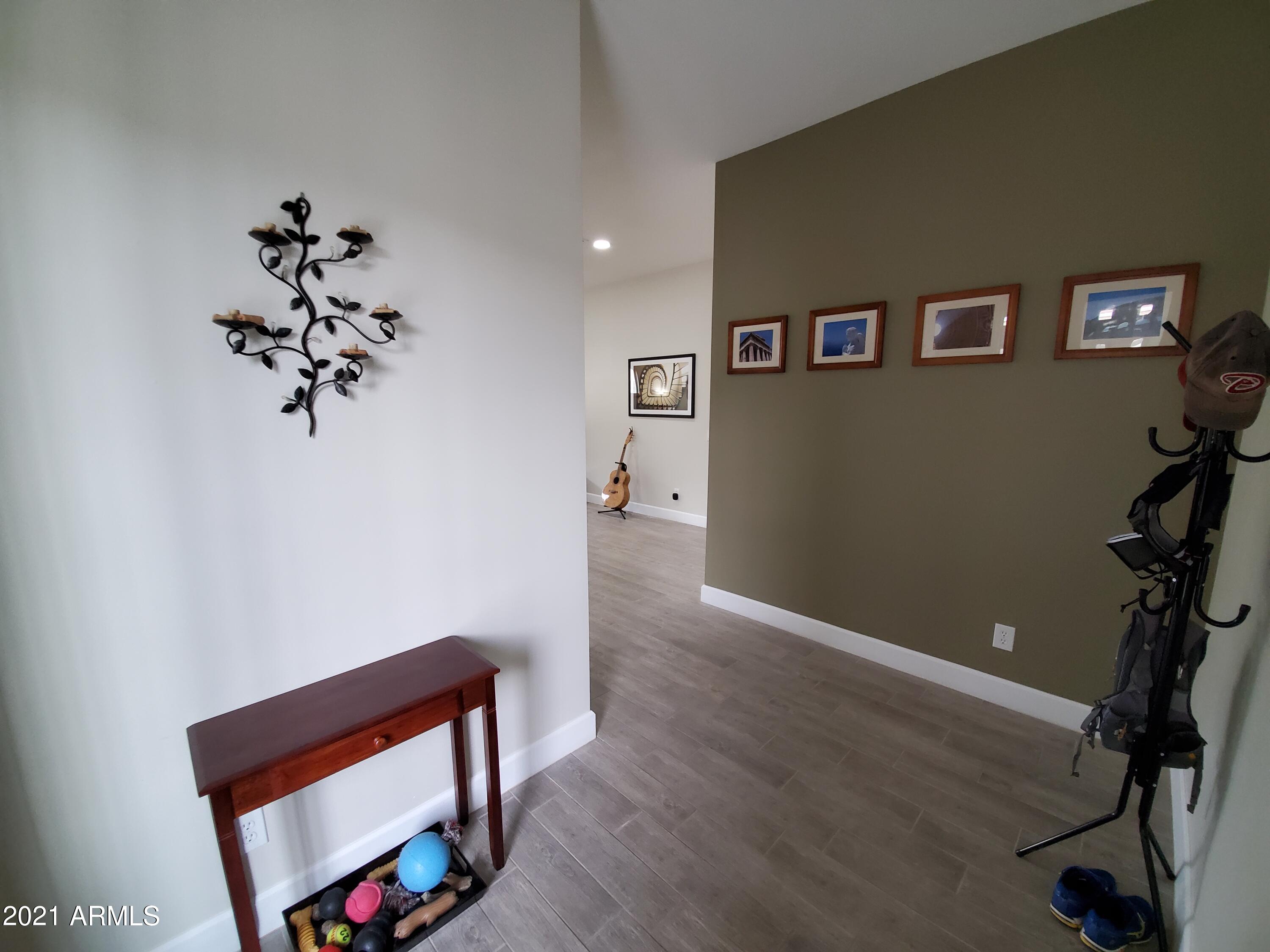 1523 East Hatcher Road Phoenix, AZ 85020 - Photo 2 of 20 Entry