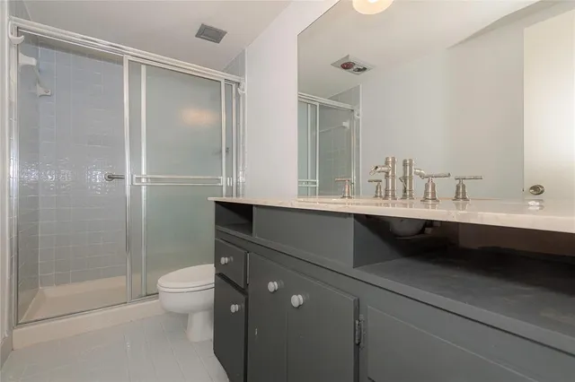 a view of empty room with window