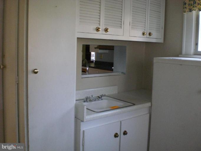 829 Buckingham Road Cumberland, MD 21502 - Photo 18 of 25 Butlers pantry/Mud room