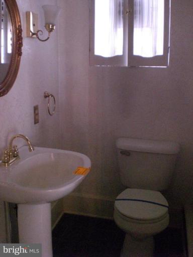829 Buckingham Road Cumberland, MD 21502 - Photo 23 of 25 Half Bath 1