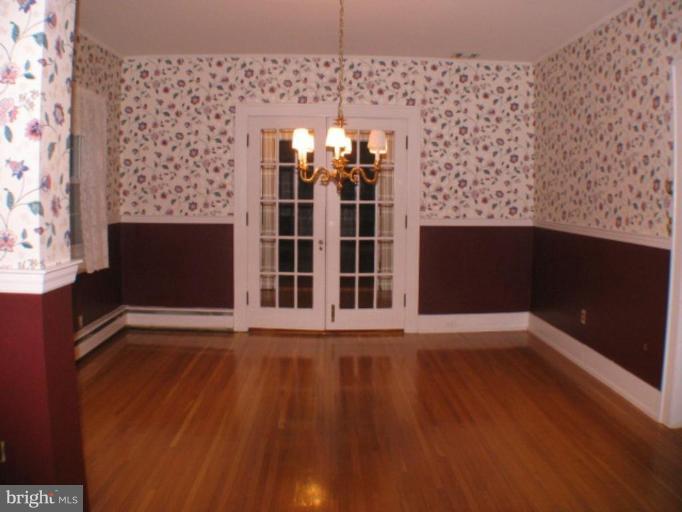 829 Buckingham Road Cumberland, MD 21502 - Photo 3 of 25 Looking towards entrance hallway