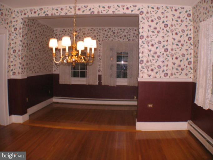 829 Buckingham Road Cumberland, MD 21502 - Photo 4 of 25 Towards breakfast area