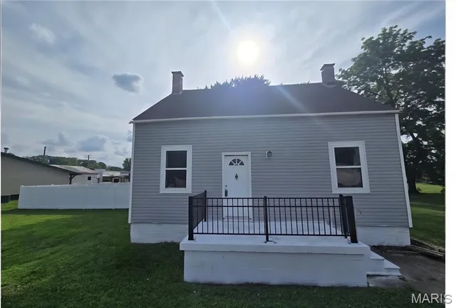 $145,000 | 923 South High Street, Belleville, IL 62220