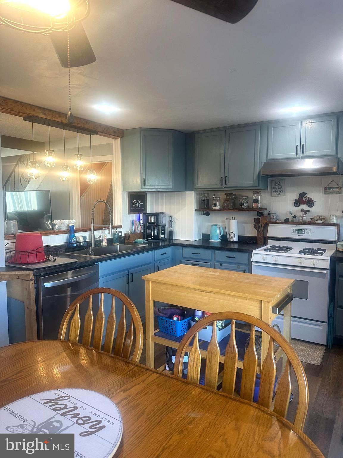 3715 Academy Road Philadelphia, PA 19154 - Photo 3 of 14 Updated kitchen