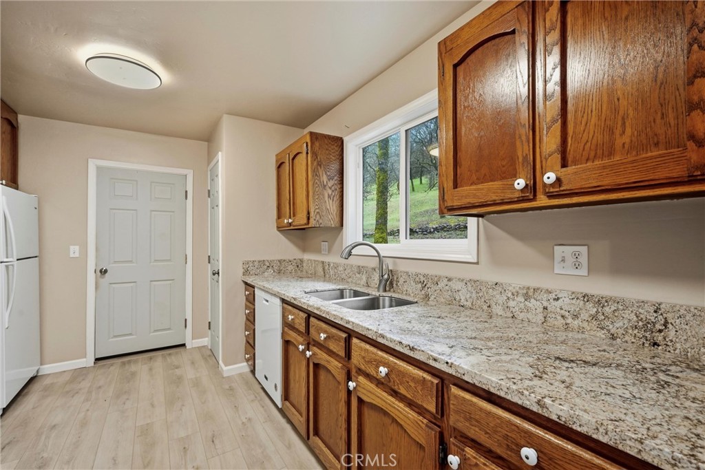 19474 Donkey Hill Road Hidden Valley Lake, CA 95467 - Photo 5 of 38 a bathroom with a sink and a mirror
