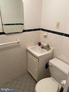 569 Snowden Road Upper Darby, PA 19082 - Photo 13 of 17 Basement bathroom