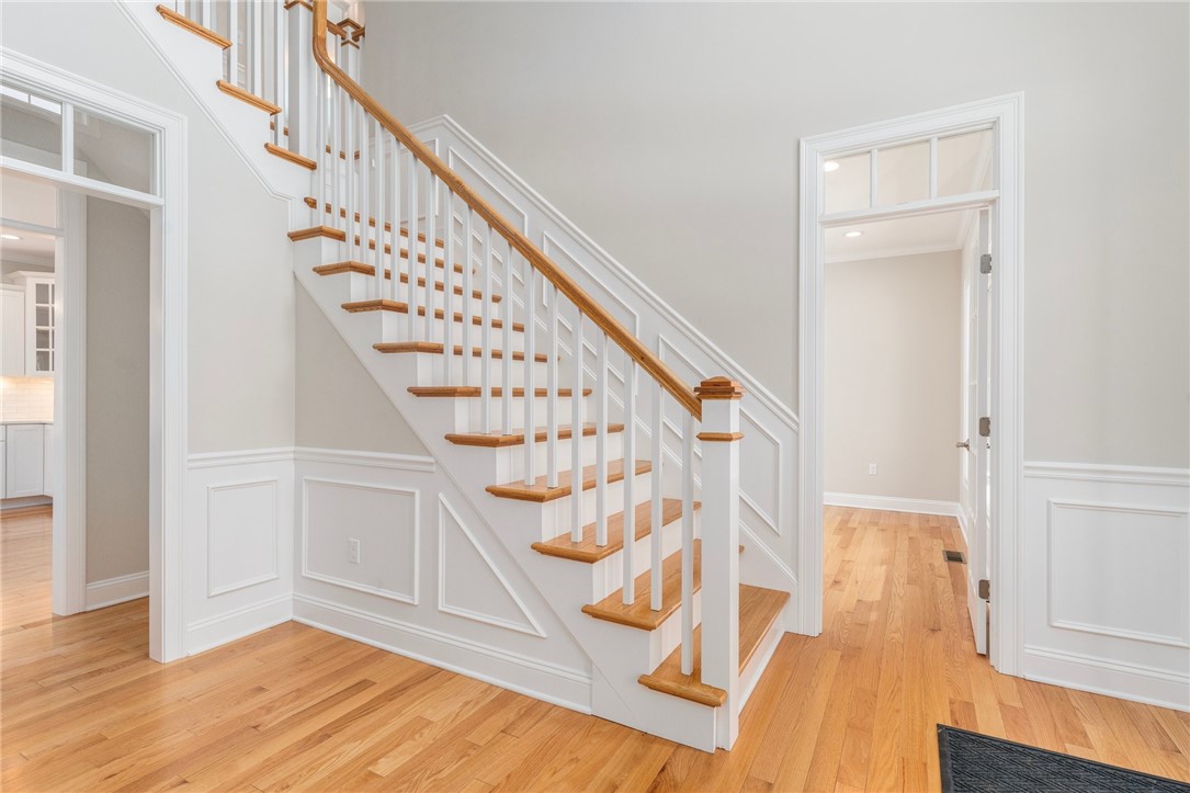 61 Cardinal Road Cranston, RI 02921 - Photo 4 of 26