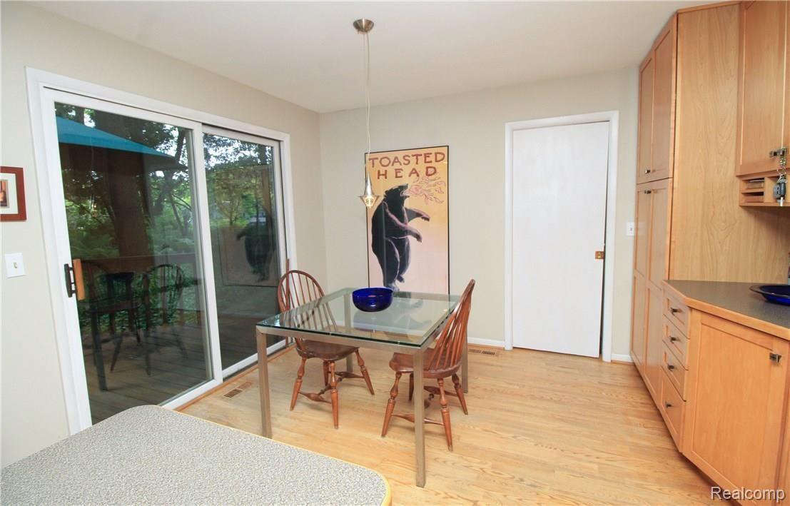 8374 Deerwood Road Clarkston, MI 48348 - Photo 20 of 38 Casual Dining and Loads of Storage