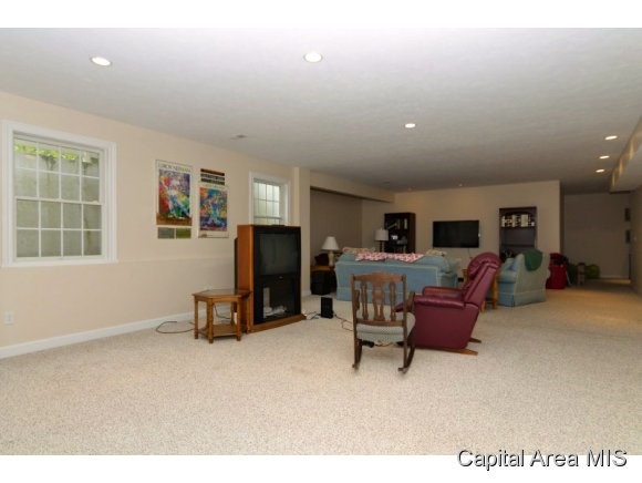 2333 Tara Lane Springfield, IL 62704 - Photo 15 of 24 Gallery Image 15