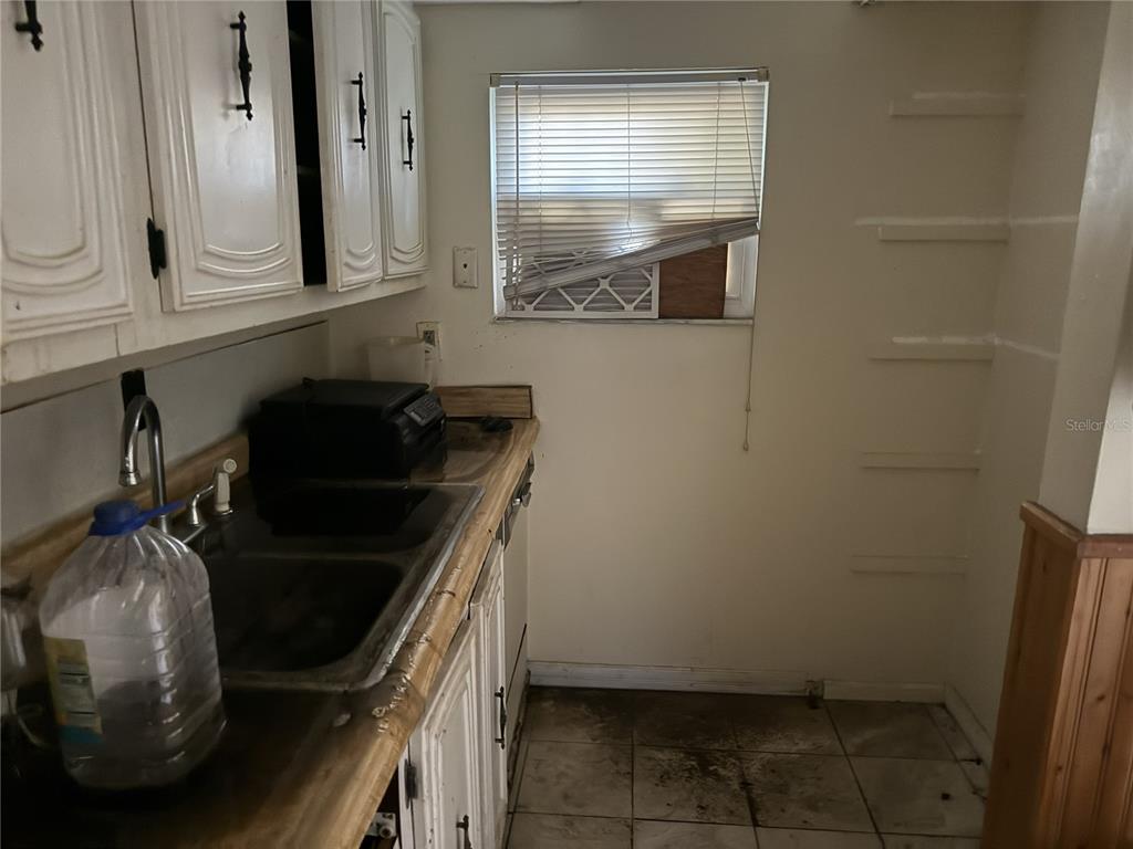 709 Southwest 75th Street, Unit 104 Gainesville, FL 32607 - Photo 5 of 34 a close view of utility