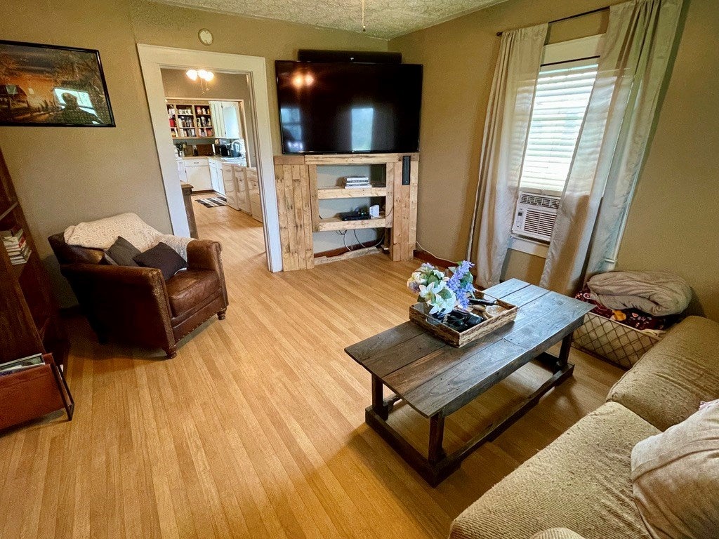 2950 Mt Olivet Road Pulaski, VA 24301 - Photo 4 of 15 Gallery Image 4