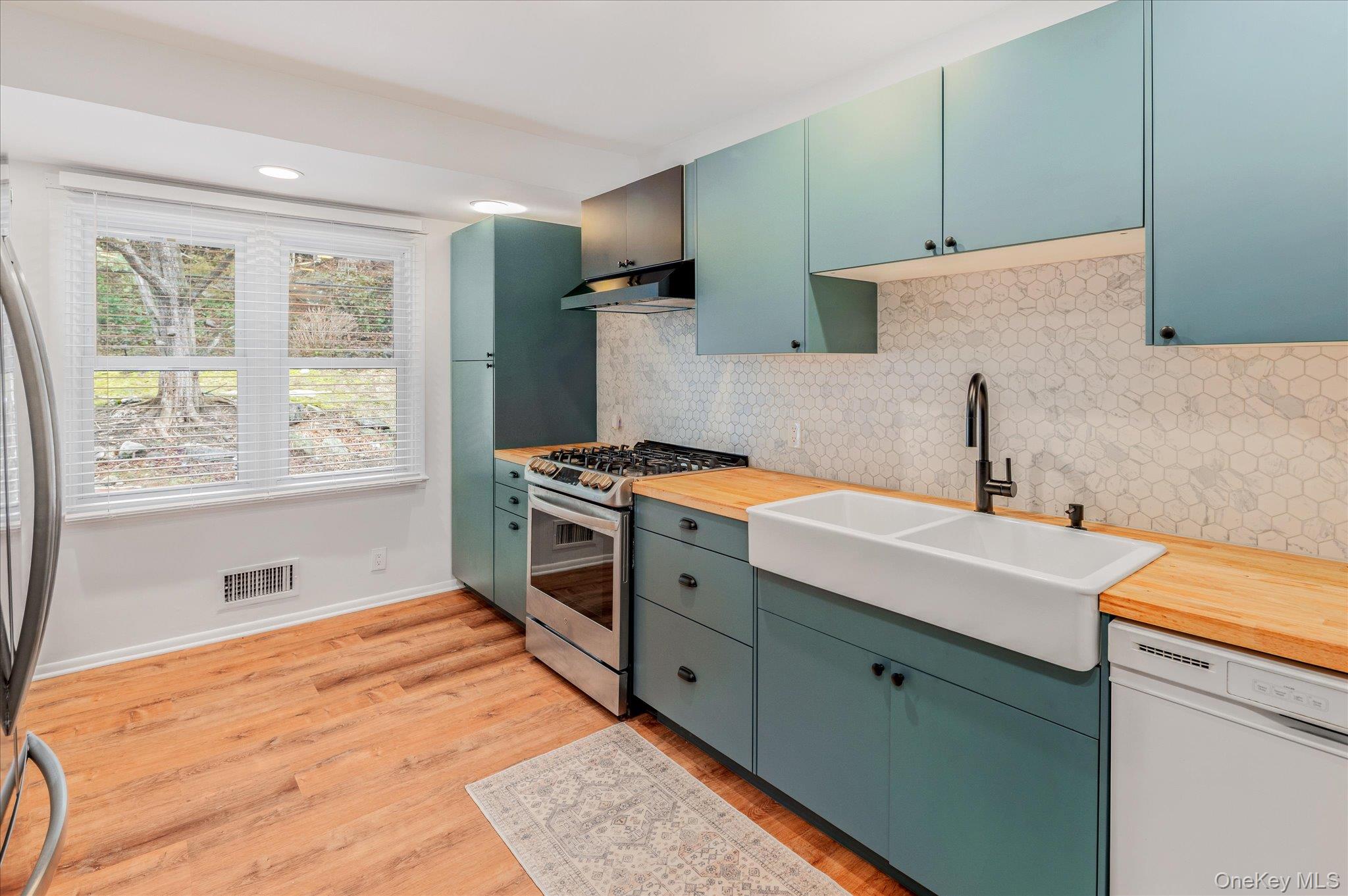 4 Pine Ridge Road Rye Brook, NY 10573 - Photo 14 of 41