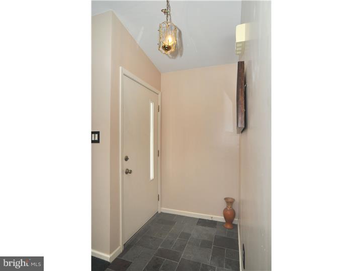 640 Schwab Road Hatfield, PA 19440 - Photo 2 of 25 Foyer