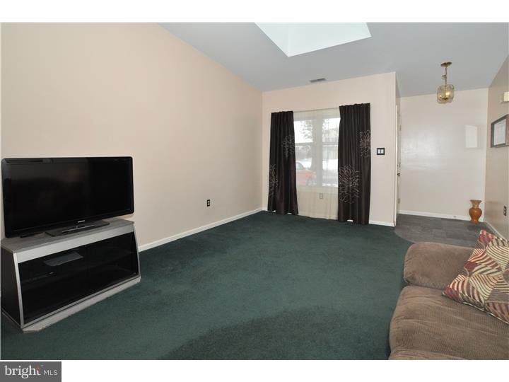 640 Schwab Road Hatfield, PA 19440 - Photo 4 of 25 Living Room