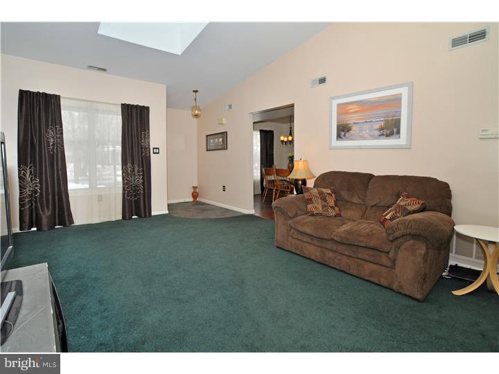 640 Schwab Road Hatfield, PA 19440 - Photo 5 of 25 Living Room