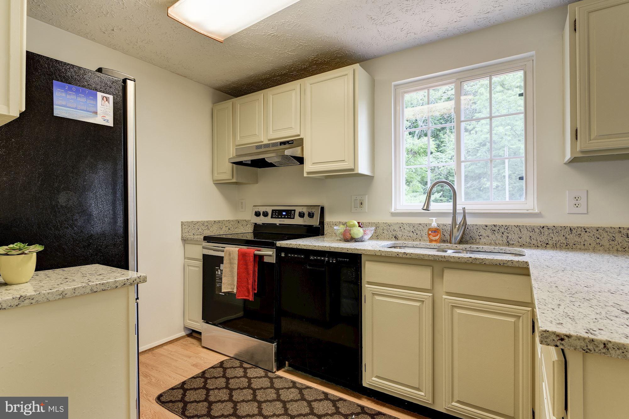 10523 Apple Ridge Road Gaithersburg, MD 20886 - Photo 7 of 26 Kitchen