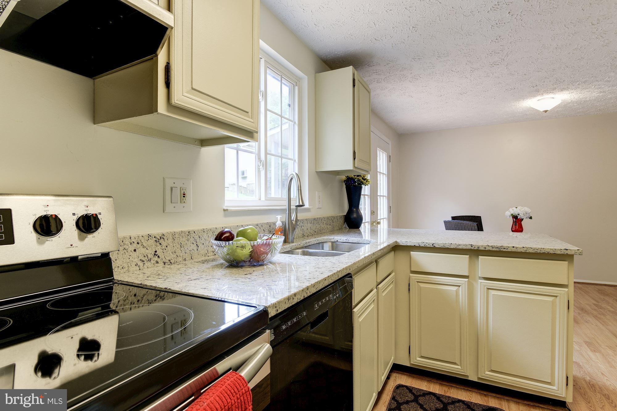10523 Apple Ridge Road Gaithersburg, MD 20886 - Photo 8 of 26 Kitchen