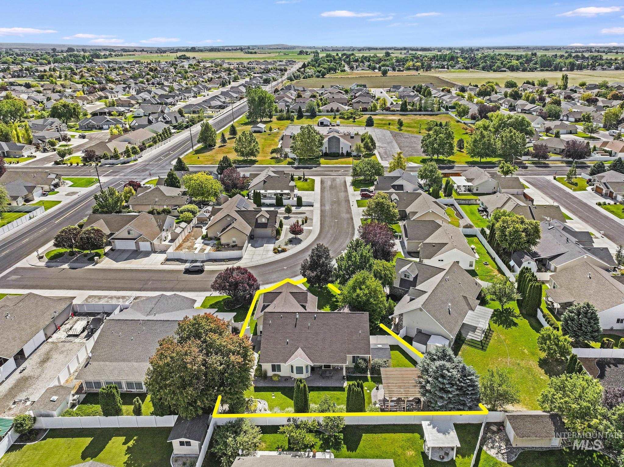 467 Wildrose Loop Twin Falls, ID 83301 - Photo 46 of 46 Residential property featuring a spacious backyard, mature landscaping, and a patio area