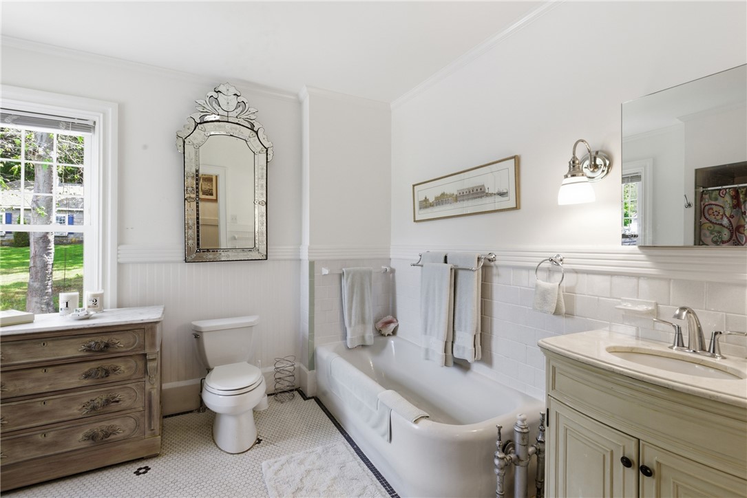 1660 Main Road Tiverton, RI 02878 - Photo 28 of 50