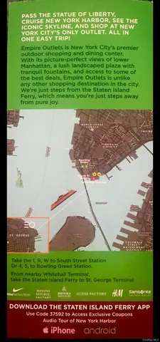 a view of a back yard