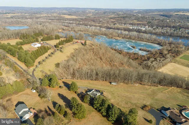 $800,000 | 77 Uhlerstown Hill Road, Erwinna, PA 18920