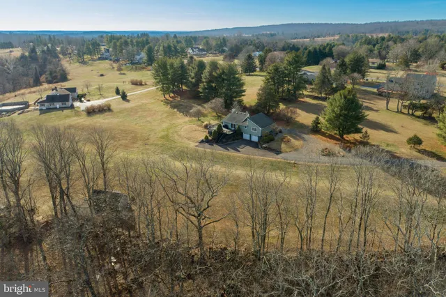 $800,000 | 77 Uhlerstown Hill Road, Erwinna, PA 18920